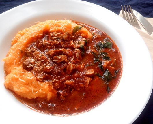 Ragu de lombo de porco com polenta mole