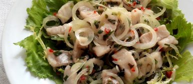 Salada de folhas com ceviche de peixe branco