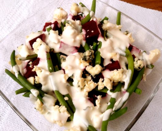 [VÍDEO] Salada morna de beterraba (com vagem, gorgonzola e molho cremoso de limão)