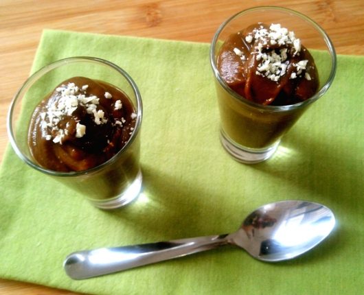 Sobremesa deliciosa com chocolate (calorias reduzidas, sem glúten, sem lactose)