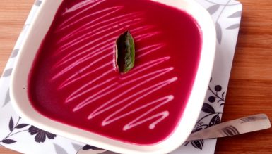 Sopa cremosa de beterraba assada com iogurte (Borscht)