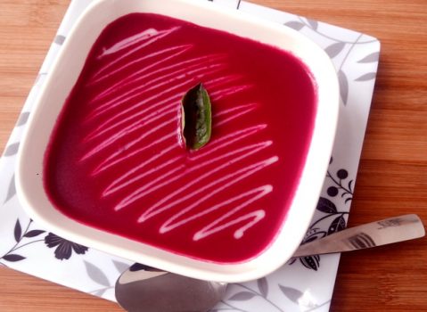 Sopa cremosa de beterraba assada com iogurte (Borscht)