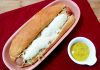 Hot dog com creme de gorgonzola, provolone e mostarda temperada (Times Square Dog)