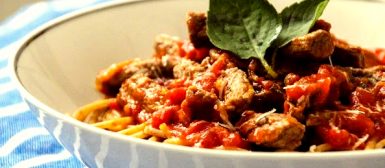 [VÍDEO] Tiras de carne com molho de tomate