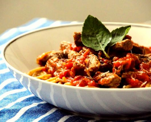 [VÍDEO] Tiras de carne com molho de tomate