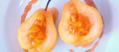 Pera cozida com calda de damasco (calorias reduzidas)