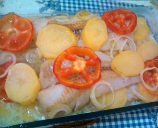 Peixe assado com legumes