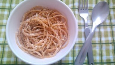 Pasta al burro (massa na manteiga com parmesão)