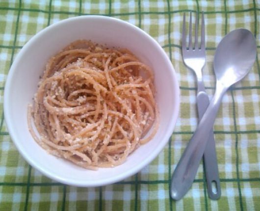 Pasta al burro (massa na manteiga com parmesão)