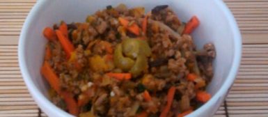 Guisado de carne moída com legumes à Julienne