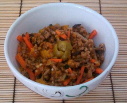 Guisado de carne moída com legumes à Julienne