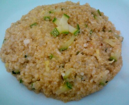 Risoto de quinua com abobrinha e gorgonzola