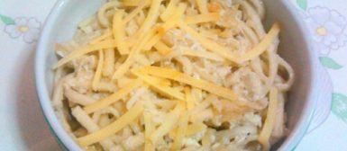 Pasta con uova ed erbe (macarrão com ovos e ervas)