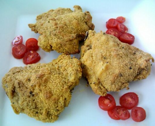 Sobrecoxas de frango empanadas com curry