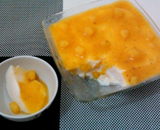 Flan de coco com compota de abacaxi