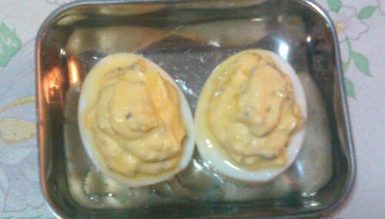 Ovos recheados (deviled eggs)