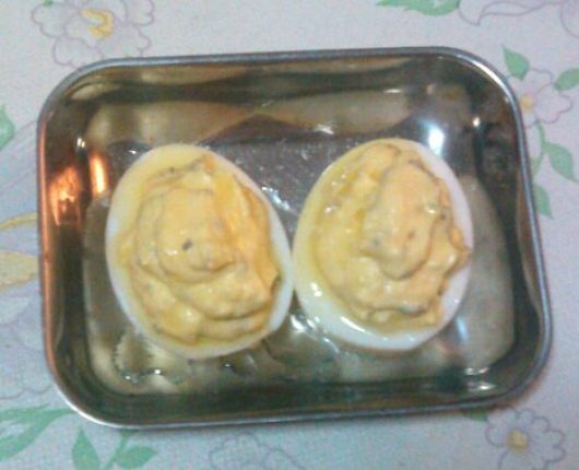 Ovos recheados (deviled eggs)