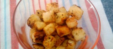 Croutons super rápidos (torradinhas com azeite, alho e ervas)