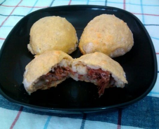 Bolinhos de batata com carne seca