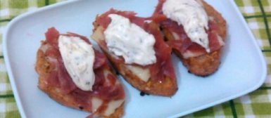 Bruschettas de salame com queijo e cream cheese de ervas