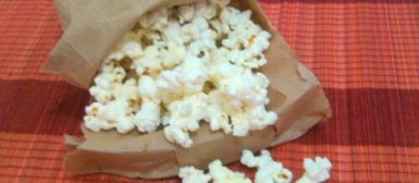Pipoca light no saquinho de pão (microondas)