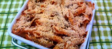 Macarrão ao forno com calabresa e molho rosê fácil