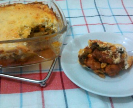 Frango gratinado com cream cheese, brócolis e milho verde