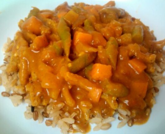 Curry de carne de soja com legumes