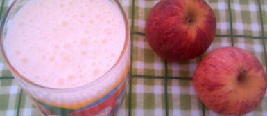 Vitamina de iogurte com maçã e coco