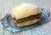 Pan con lagarto asado y cebolla