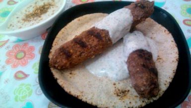 Kafta (bolinho árabe/ libanês de carne moída com especiarias no palito)