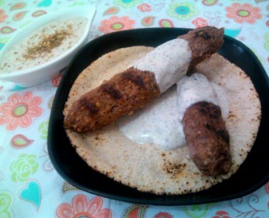 Kafta (bolinho árabe/ libanês de carne moída com especiarias no palito)