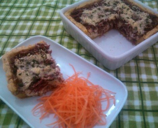 Quiche de carne seca com base de mandioquinha