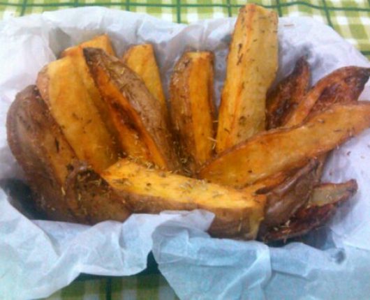 Batatas rústicas (com azeite e alecrim no forno)