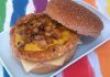Festival de Hambúrgueres: Praieiro (hambúrguer de kani com muçarela, cebola dourada e molho de mostarda)