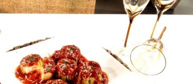 Abobrinhas recheadas e um molho especial de tomates no Você Bonita